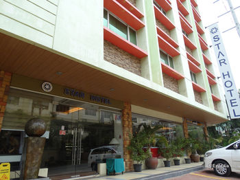 Star Hotel Davao 3*
