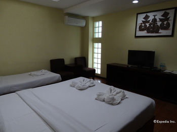 Star Hotel Davao 3*