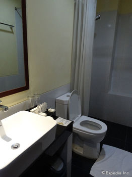 Star Hotel Davao 3*