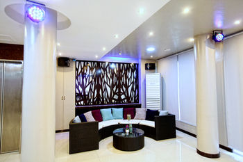Starlight Bed and Breakfast 2*