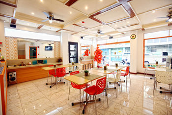 Starlight Bed and Breakfast 2*