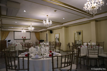 Spring Plaza Hotel 3*