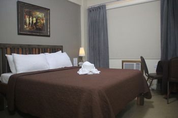 Spring Plaza Hotel 3*