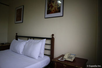 Spring Plaza Hotel 3*