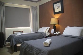 Spring Plaza Hotel 3*