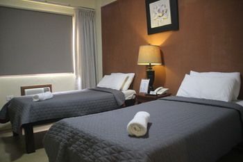 Spring Plaza Hotel 3*