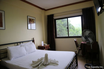 Spring Plaza Hotel 3*