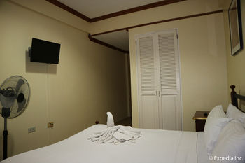 Spring Plaza Hotel 3*