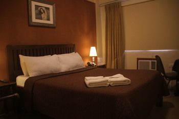 Spring Plaza Hotel 3*