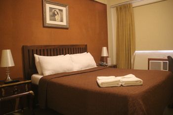 Spring Plaza Hotel 3*