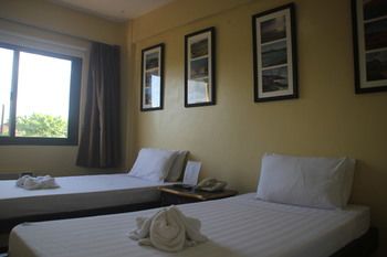 Spring Plaza Hotel 3*