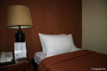 Spring Plaza Hotel 3*