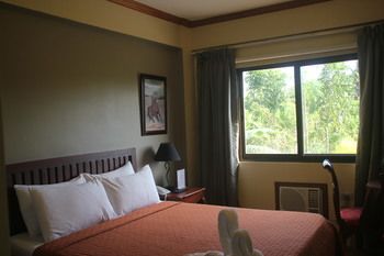 Spring Plaza Hotel 3*