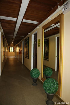 Spring Plaza Hotel 3*