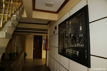 Spring Plaza Hotel 3*