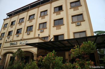 Spring Plaza Hotel 3*
