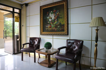 Spring Plaza Hotel 3*