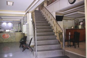 Spring Plaza Hotel 3*