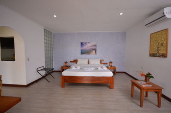 Munting Paraiso 3*