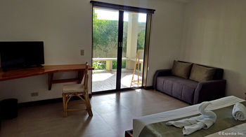 Munting Paraiso 3*