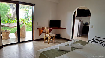 Munting Paraiso 3*