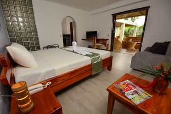 Munting Paraiso 3*