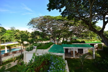 Munting Paraiso 3*