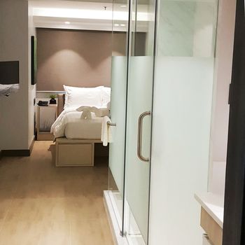 The Mini Suites - Eton Tower Makati 3*