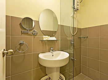 Currency Serviced Suites 3*