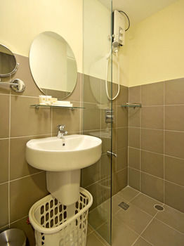 Currency Serviced Suites 3*