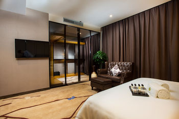 Lotus Blu Hotel 3*