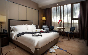 Lotus Blu Hotel 3*