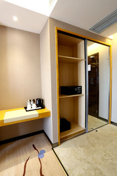 Lotus Blu Hotel 3*