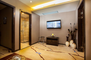 Lotus Blu Hotel 3*
