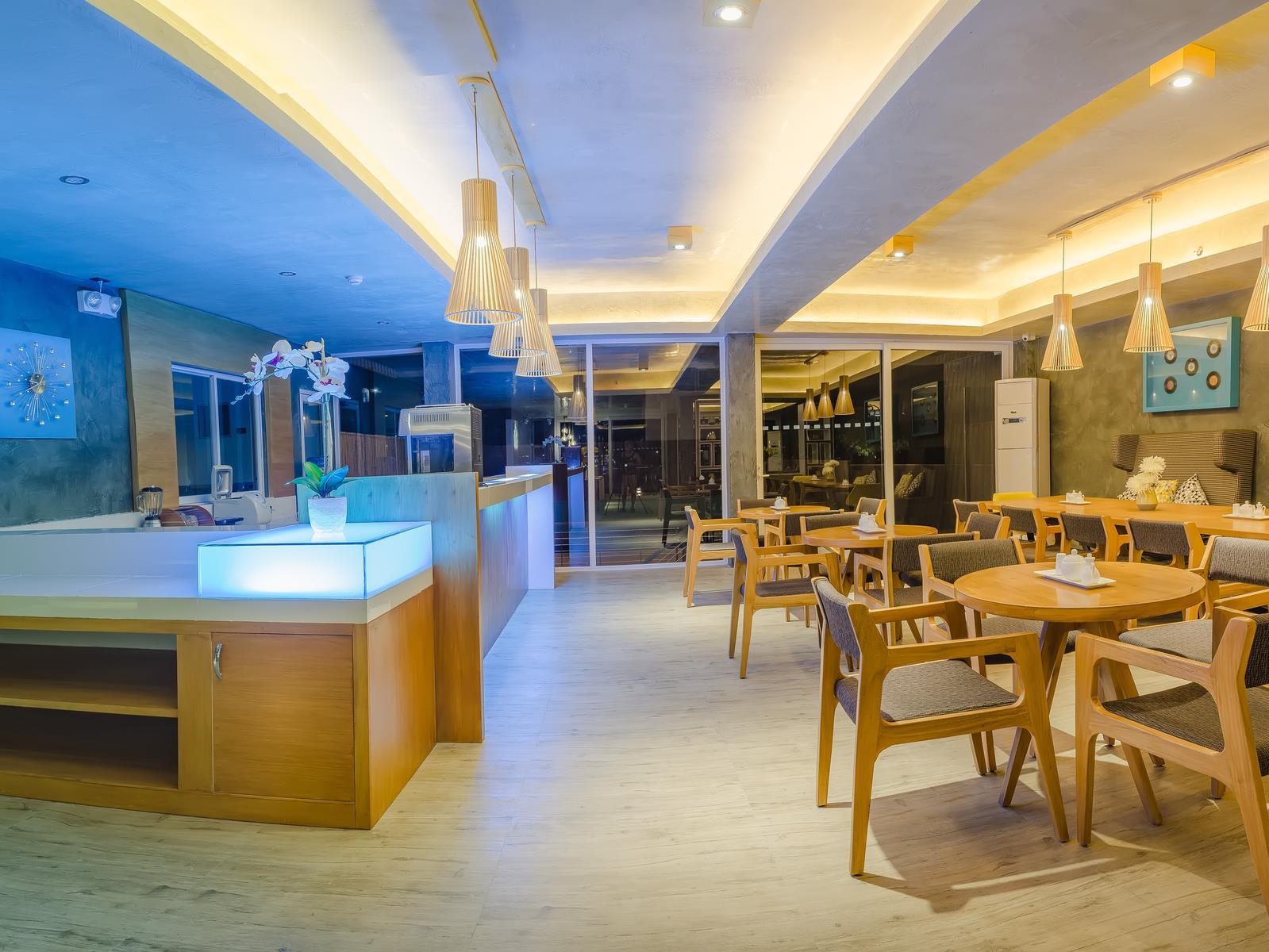 Twin Tides Panglao 2*