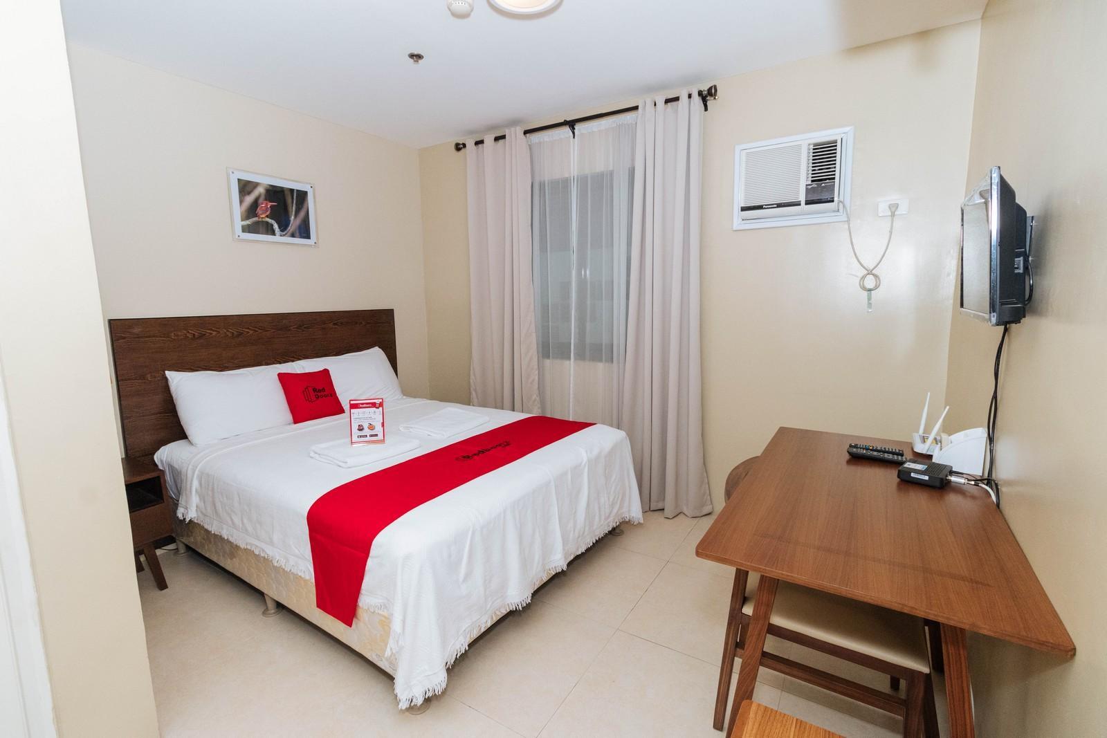RedDoorz near Osmena Highway 1 2*