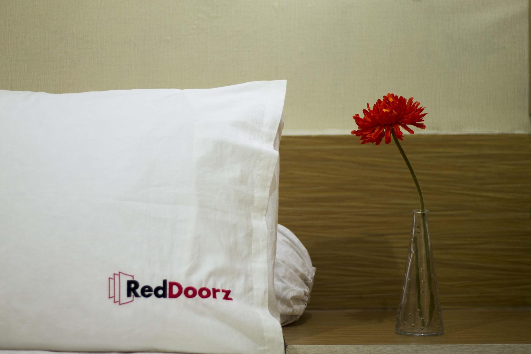 RedDoorz near Osmena Highway 1 2*