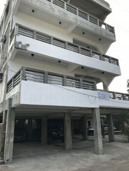 Seabreeze Beach Lodge 2*