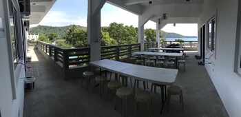 Seabreeze Beach Lodge 2*