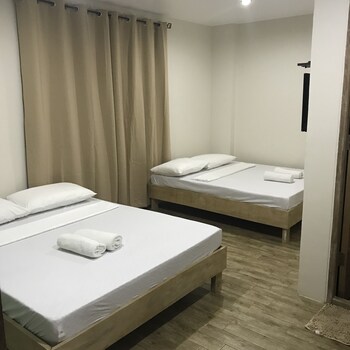 Seabreeze Beach Lodge 2*