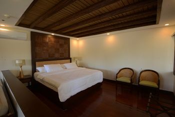 Fridays Puerto Galera 5*