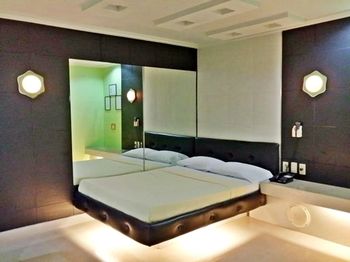 Orchids Drive Inn Hotel and Restaurant 3*