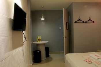 Orchids Drive Inn Hotel and Restaurant 3*