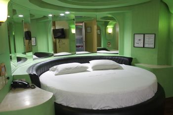 Orchids Drive Inn Hotel and Restaurant 3*