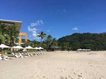 Beach Condos Pico de Loro Hamilo Coast 3*