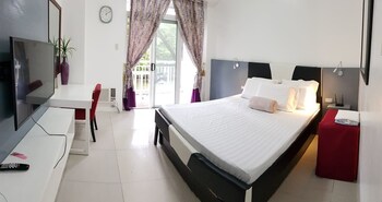 Beach Condos Pico de Loro Hamilo Coast 3*