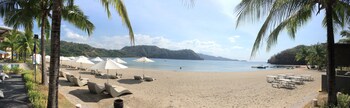 Beach Condos Pico de Loro Hamilo Coast 3*