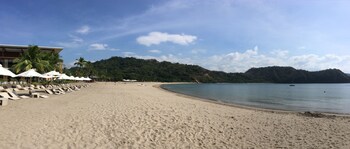 Beach Condos Pico de Loro Hamilo Coast 3*