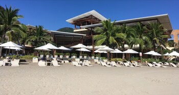 Beach Condos Pico de Loro Hamilo Coast 3*