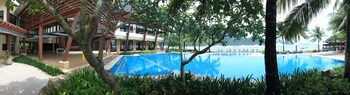 Beach Condos Pico de Loro Hamilo Coast 3*